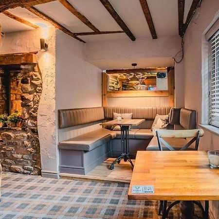 Charming 1-Bed Loft In Caerleon Apartment Нюпорт Екстериор снимка