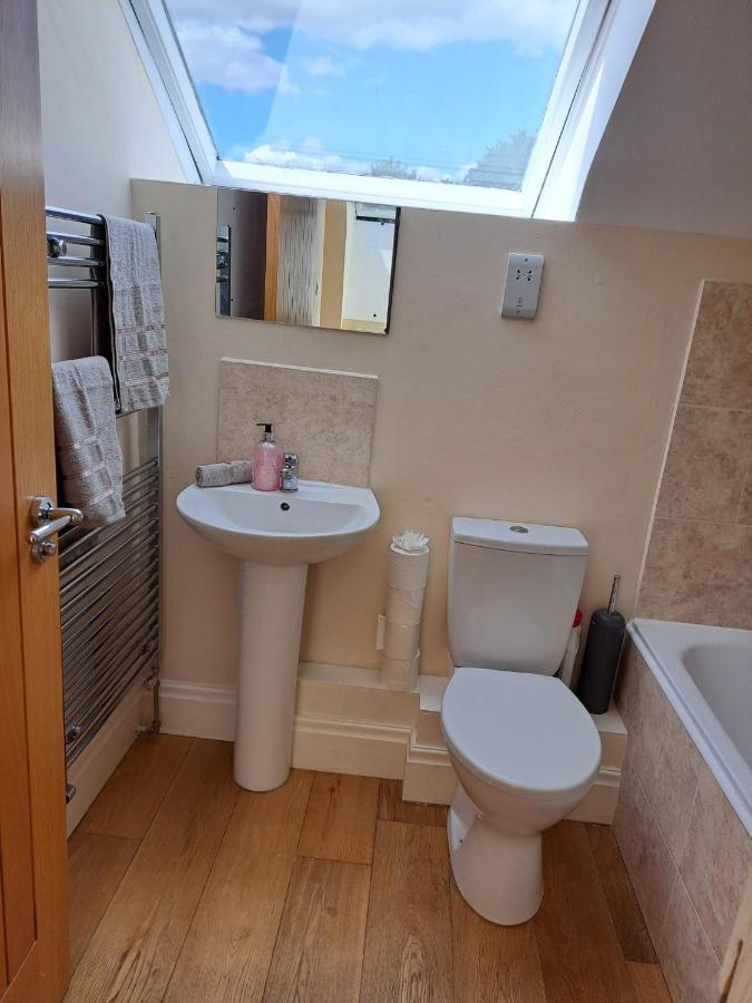 Charming 1-Bed Loft In Caerleon Apartment Нюпорт Екстериор снимка
