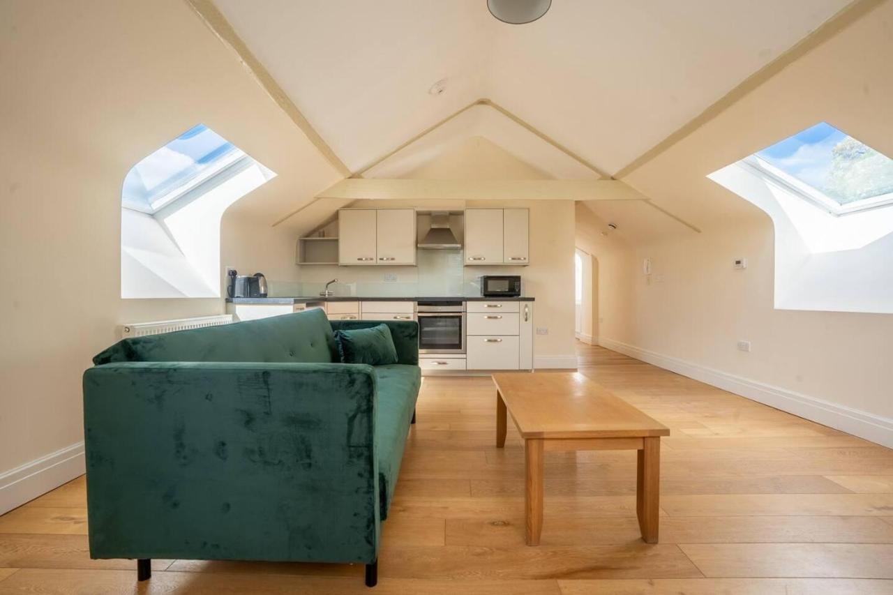Charming 1-Bed Loft In Caerleon Apartment Нюпорт Екстериор снимка