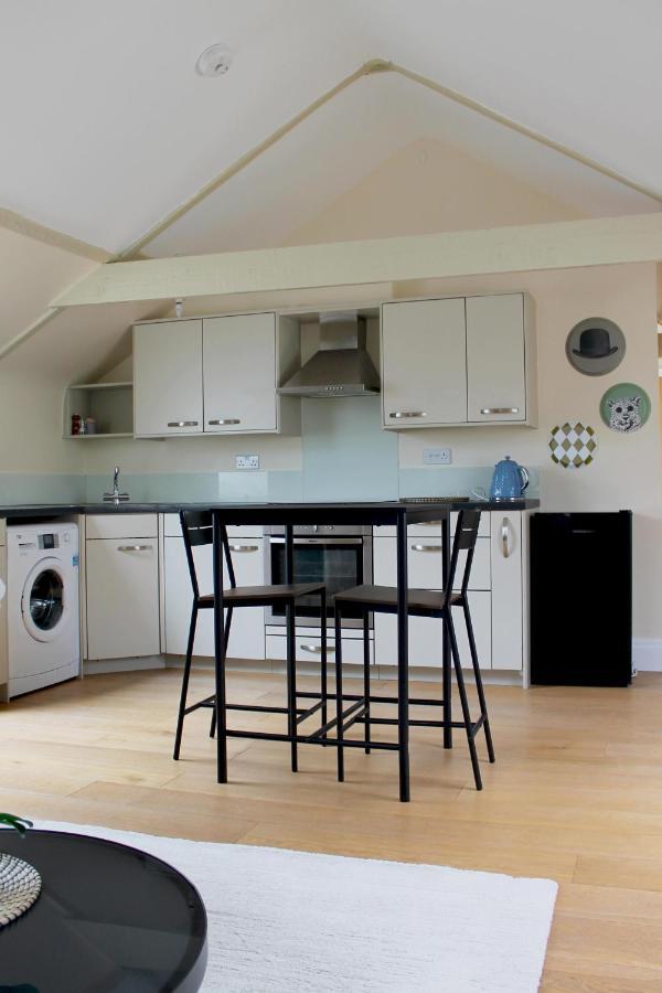 Charming 1-Bed Loft In Caerleon Apartment Нюпорт Екстериор снимка